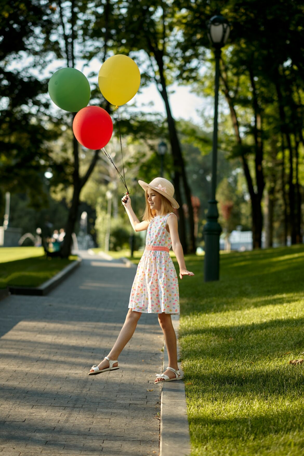 children-39-s-romantic-date-girl-with-air-balloons.jpg