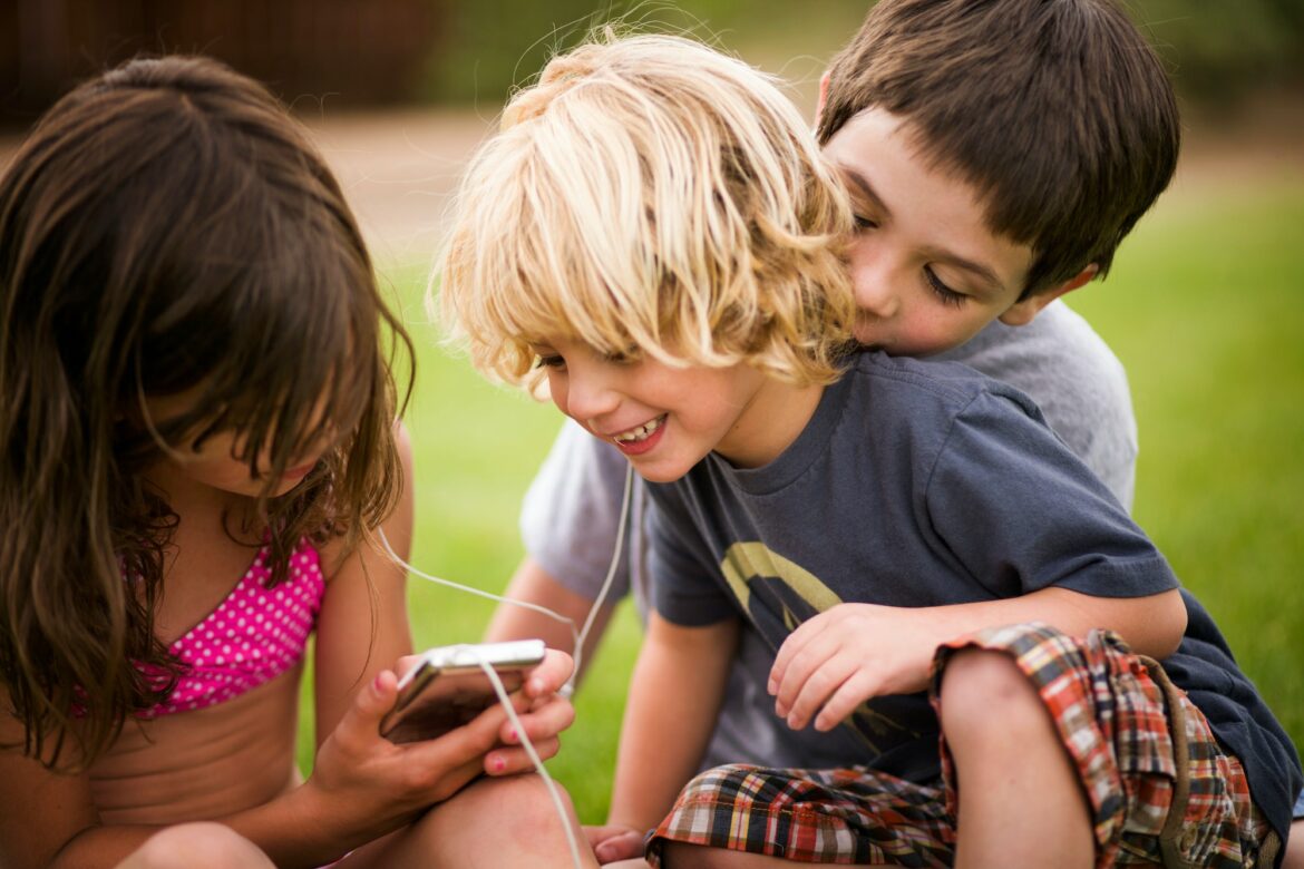 children-listening-to-earphones-outdoors.jpg