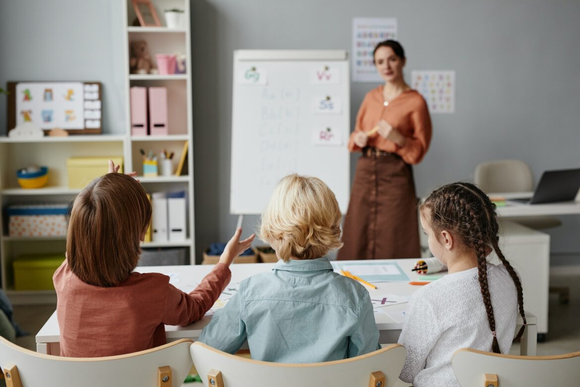 children-sitting-at-english-lesson.jpg