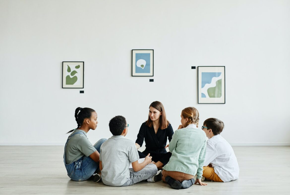 kids-in-art-gallery.jpg