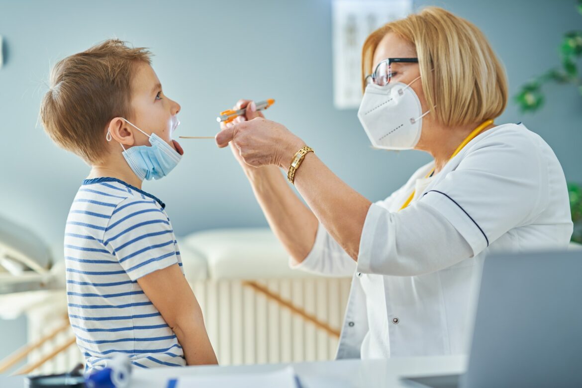 pediatrician-doctor-examining-little-kids-in-clinic-2.jpg