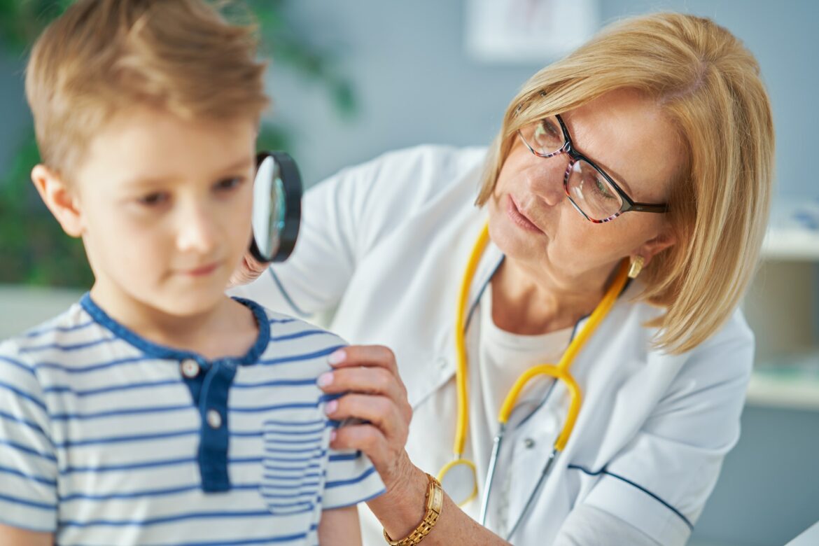 pediatrician-doctor-examining-little-kids-in-clinic-3.jpg